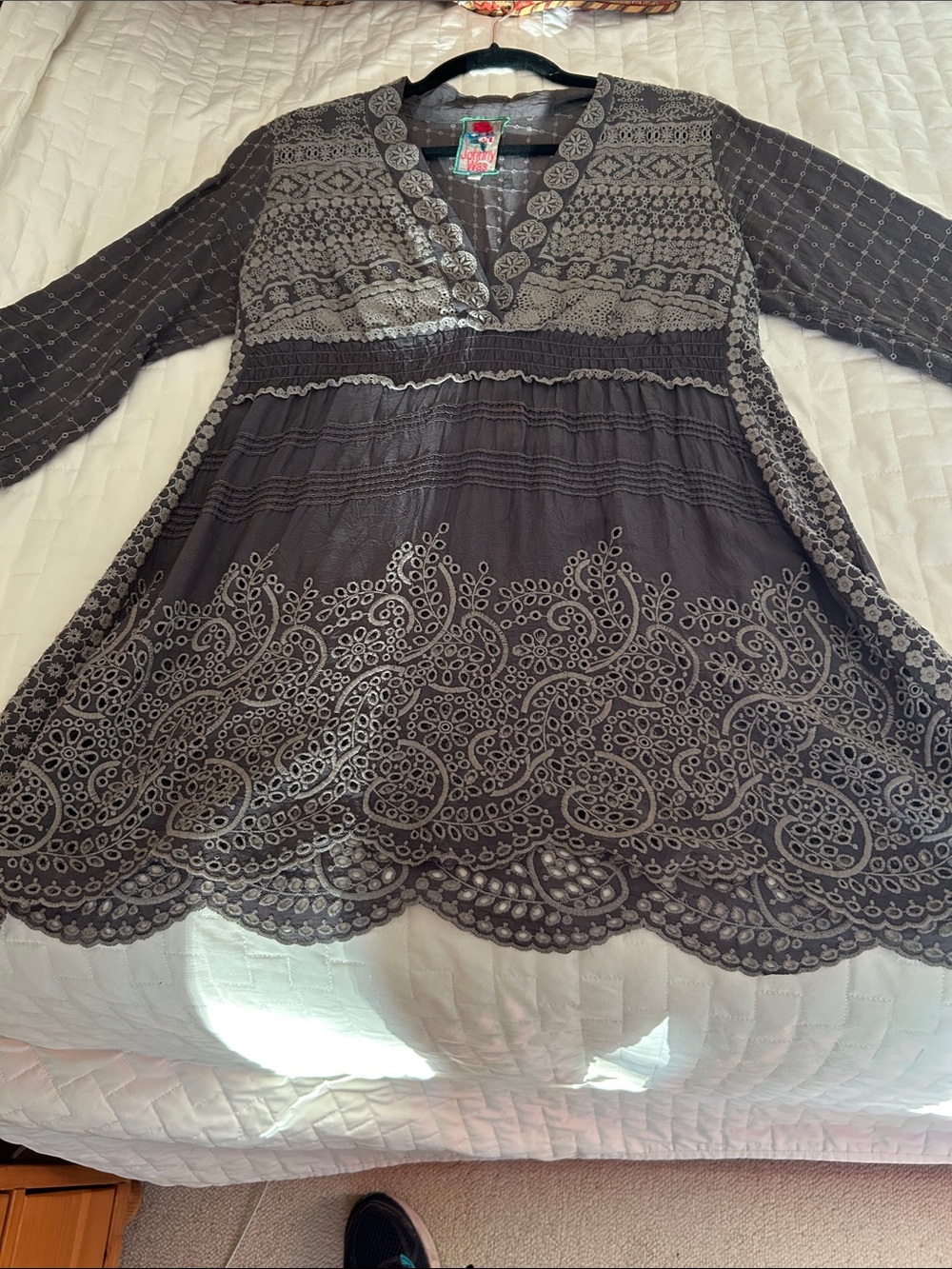 Johnny Was Gray Embroidered 3/4 sleeve tunic top.